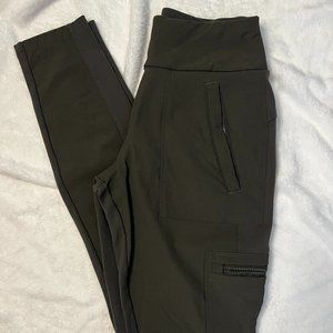 Athleta Highlands Hybrid Cargo Legging